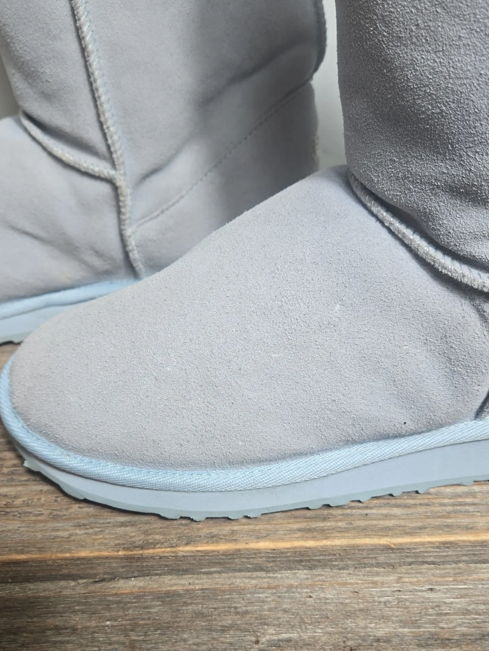 Emu short boot